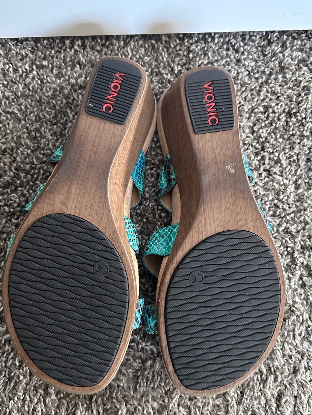 Vionic Teal Snake-Print Women's Sandals adjustable straps 9 - Picture 4 of 7